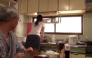 Mutfakta Baştan Çıkaran Fistanlı Kadın Konulu Sex Filmi